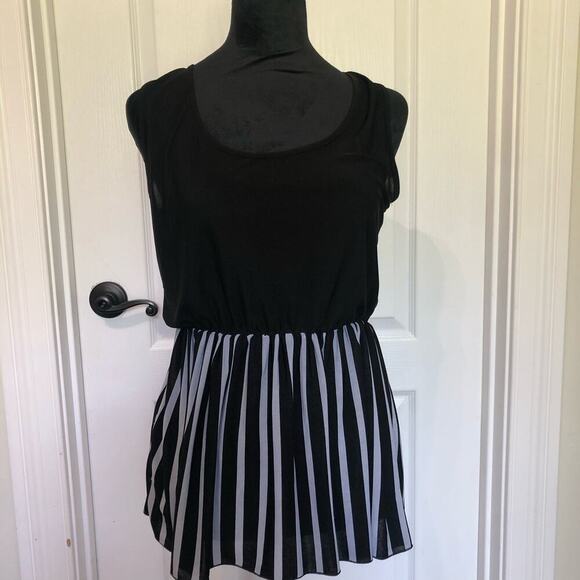 Julia Women's Sleeveless Blouse Top Striped Bottom Round Neck Black Size‎ S/M - Picture 2 of 6